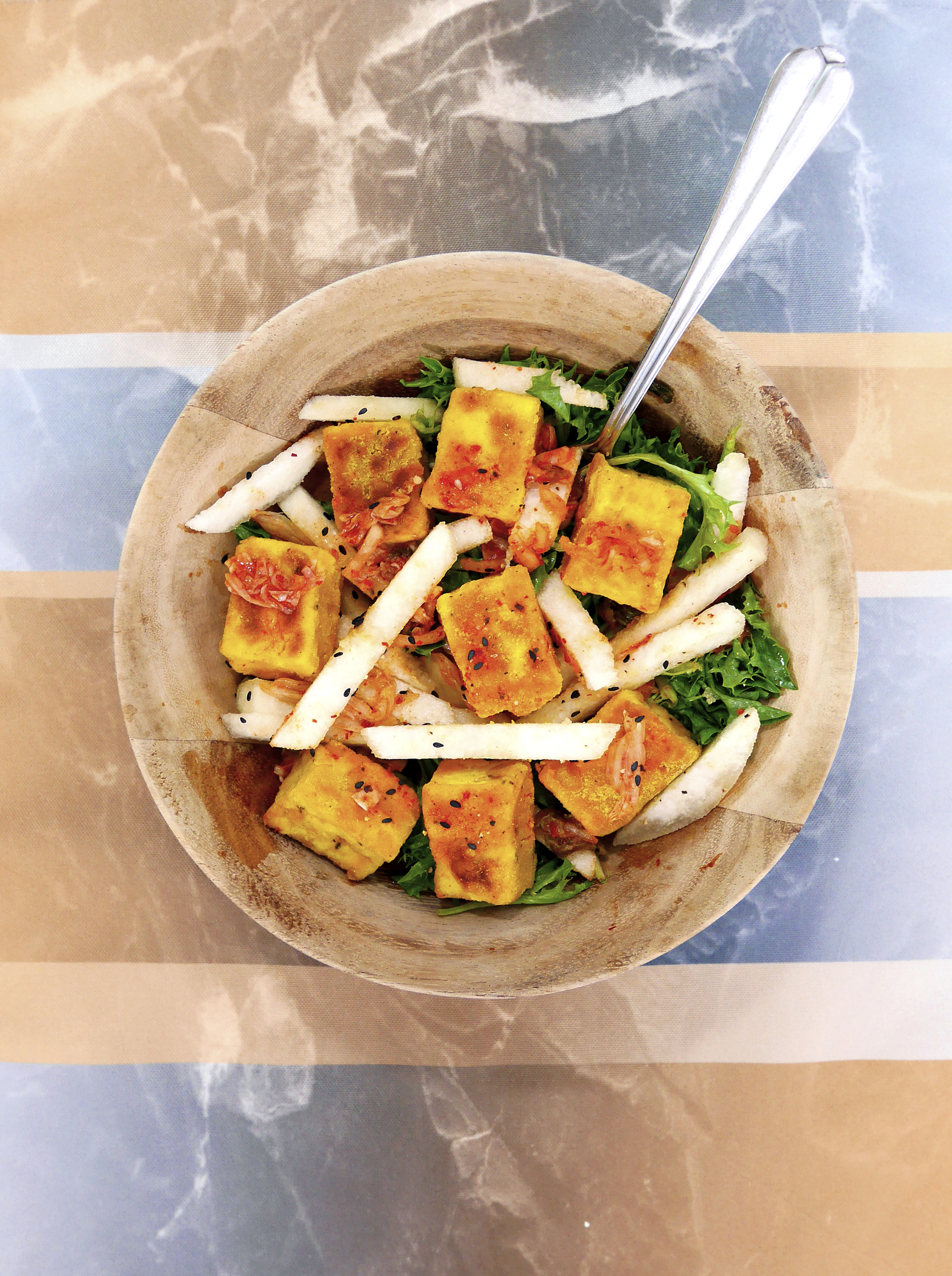 Superfood Tofu kimchi salad